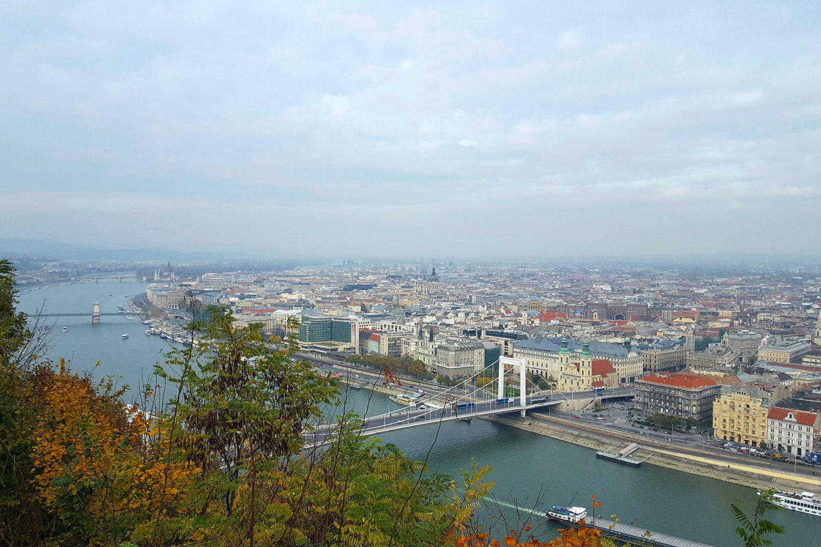 foto panoramica di budapest da buda