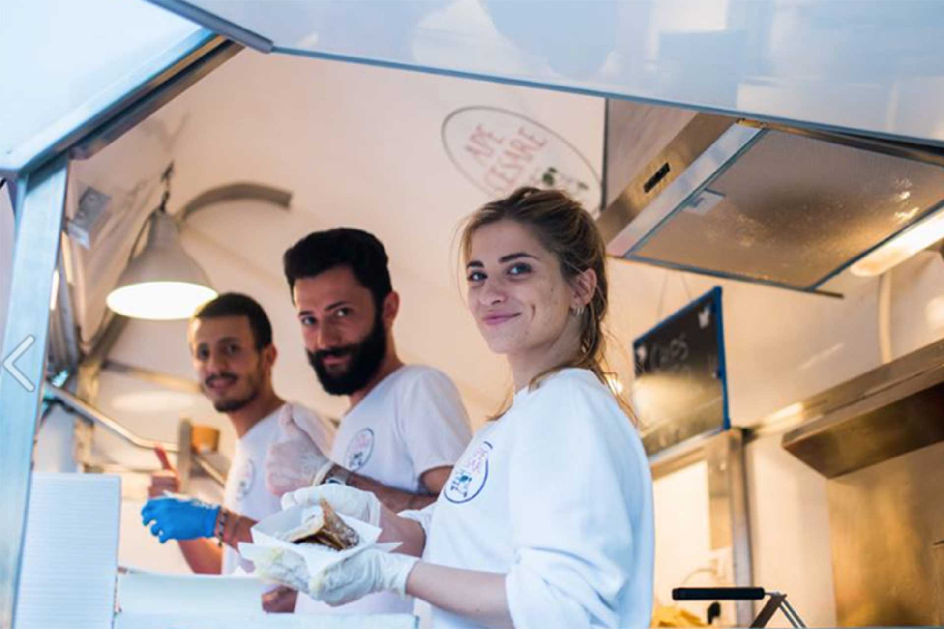 al lavoro sugli street food trucks