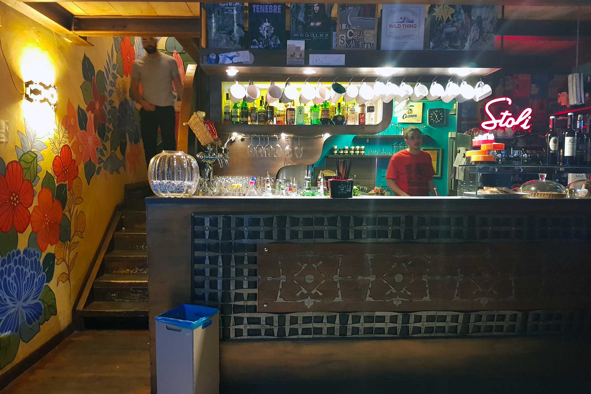 bar in via san frediano, firenze interno locale a san frediano