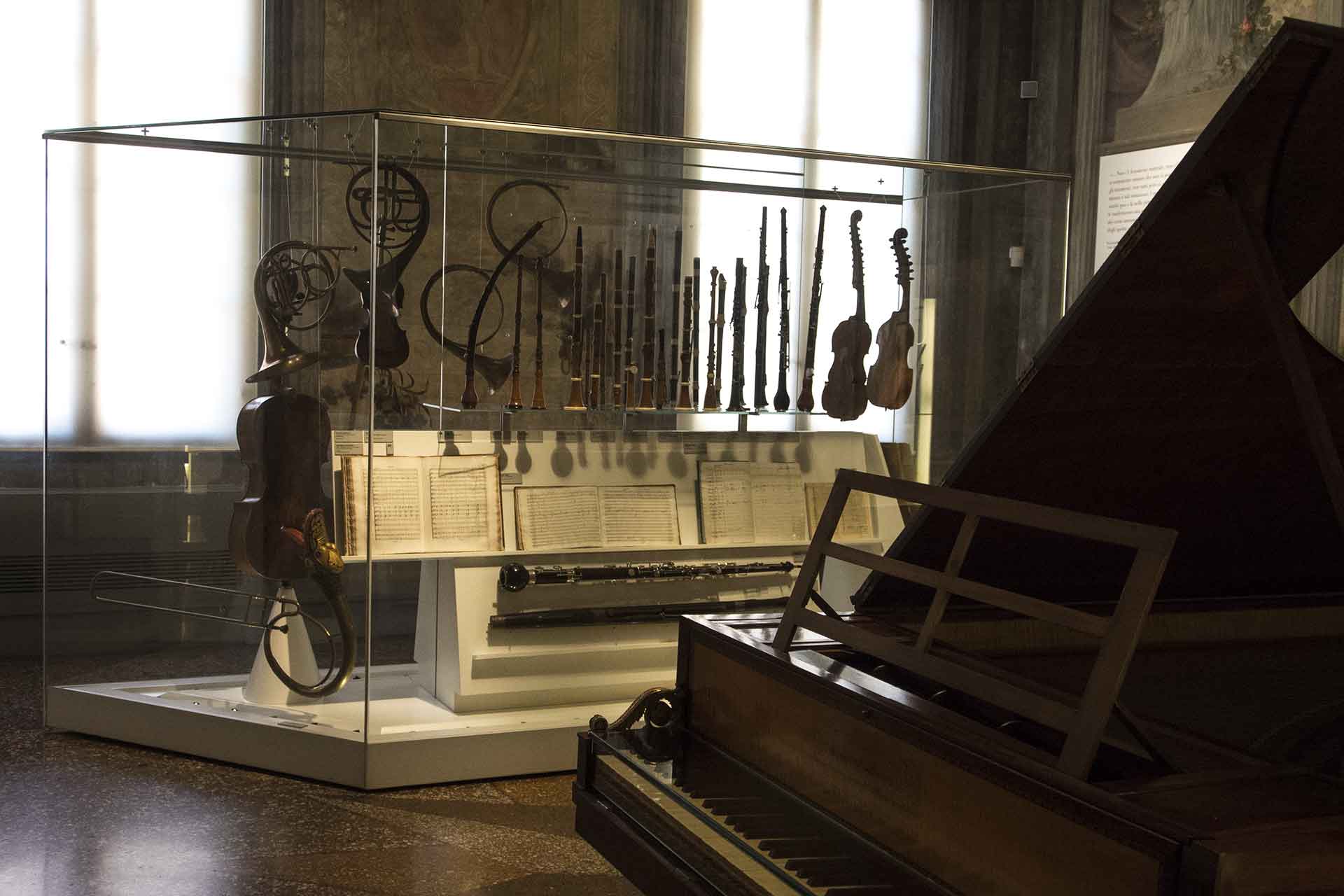 bologna: museo della musica