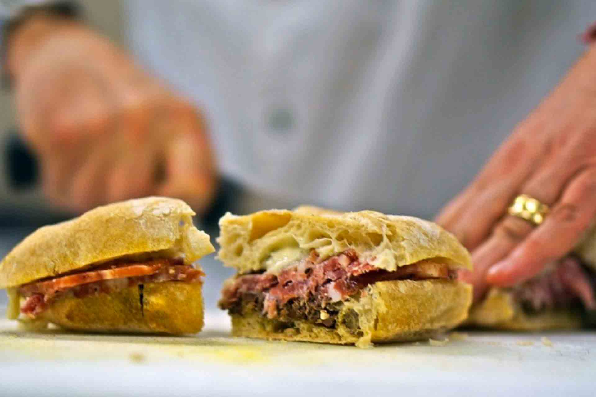 Panino Alla Riscossa: Un Viaggio Tutto Italiano